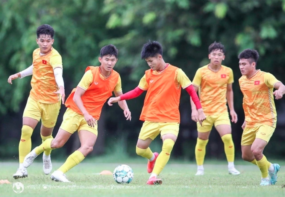 u16 national football players vie for regional title in indonesia picture 1