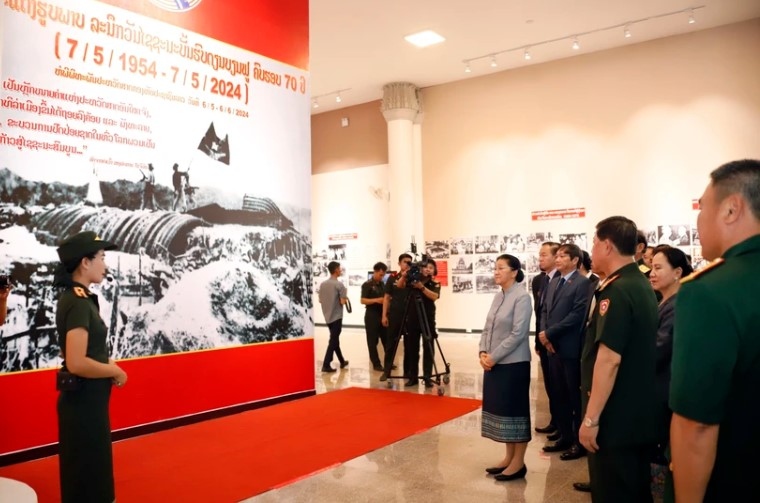 vientiane photo exhibition marks dien bien phu victory anniversary picture 1