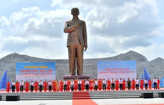 president ho chi minh monument inaugurated in phu quoc picture 1