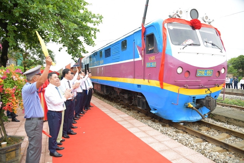 vietnam launches new freight rail route to china picture 1