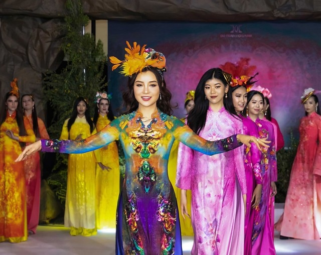 Vietnamese Ao Dai collection makes US debut