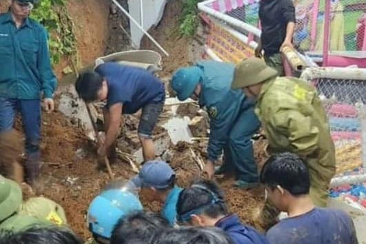 ba chau be tu vong trong vu sat lo tai ba vi, ha noi hinh anh 1