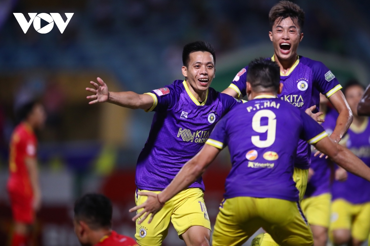 Bảng xếp hạng V-League mới nhất: Hà Nội FC áp sát top 3 sau diễn biến khó tin