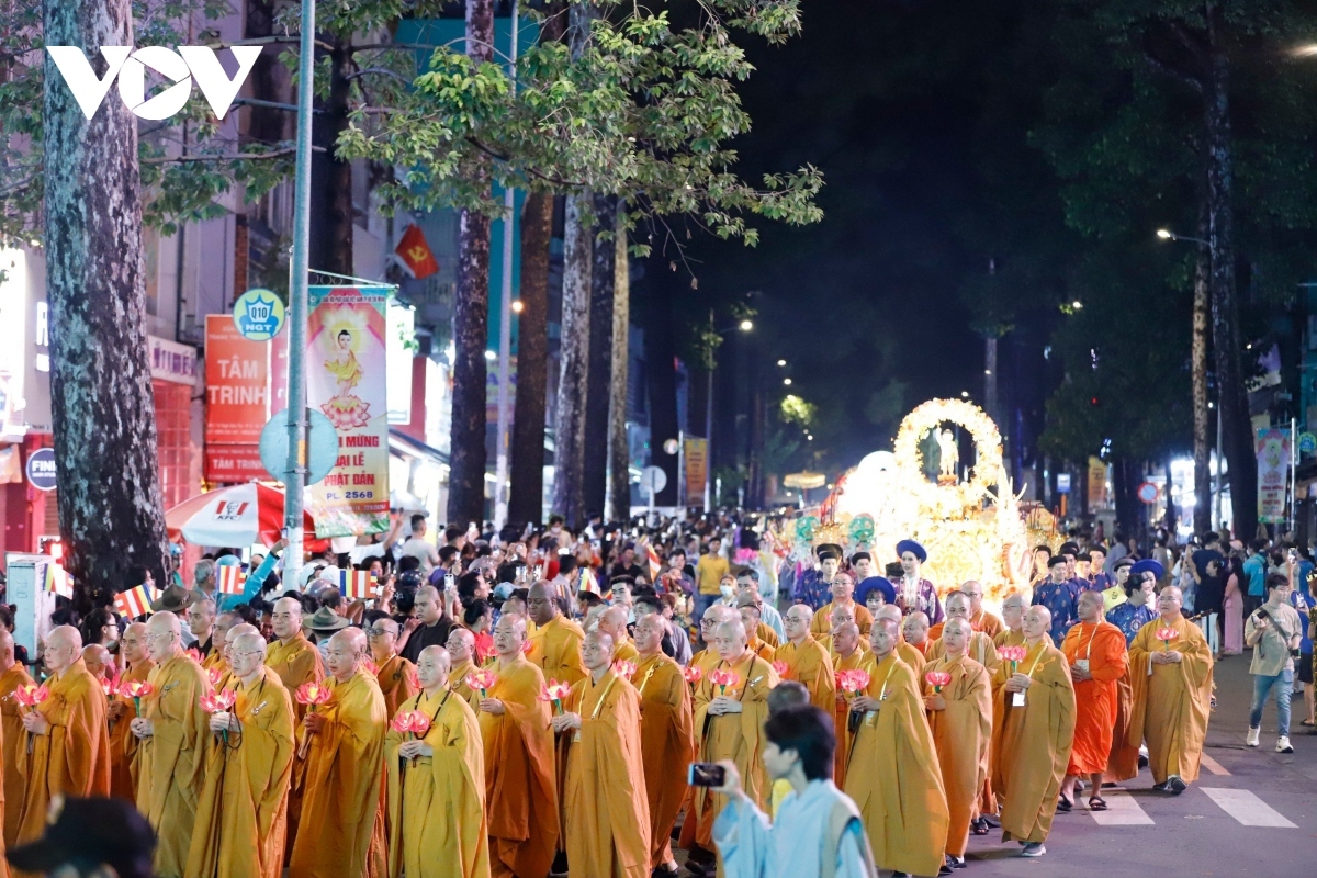 buddhists join parade in hcm city to mark buddha s birthday picture 1 buddhists join parade in hcm city to mark buddha s birthday picture 1