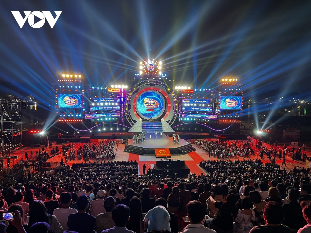 Da Lat dance festival attracts tens of thousands of visitors