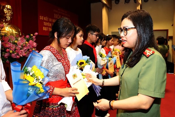Nữ đại tá truyền cảm hứng cho cán bộ, chiến sĩ ở Công an tỉnh Yên Bái