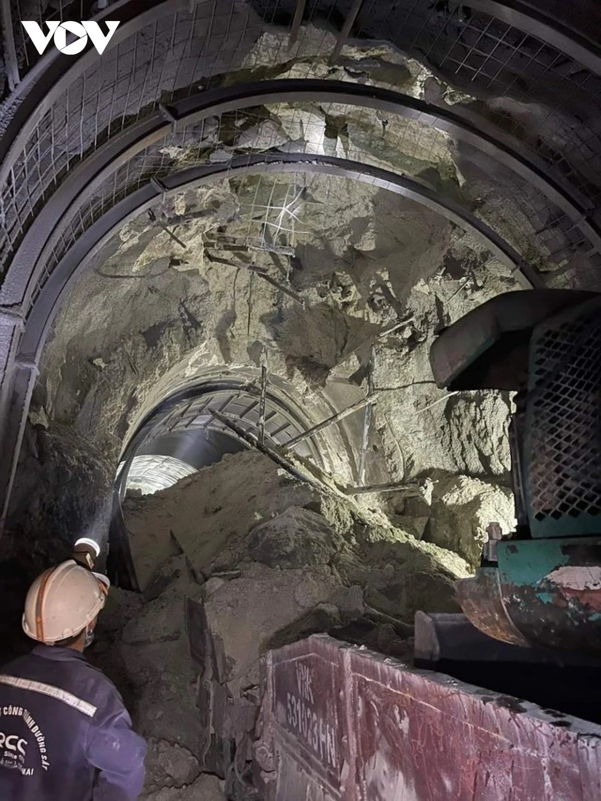 another railway tunnel collapse paralyzes north-south rail service picture 1