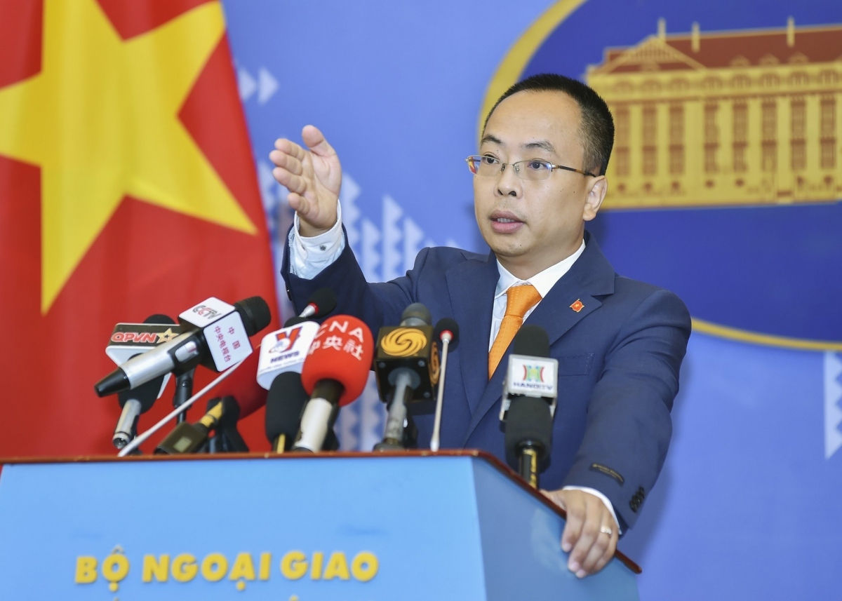 vietnam opposes china s dispatch of navy hospital ship to paracel islands picture 1