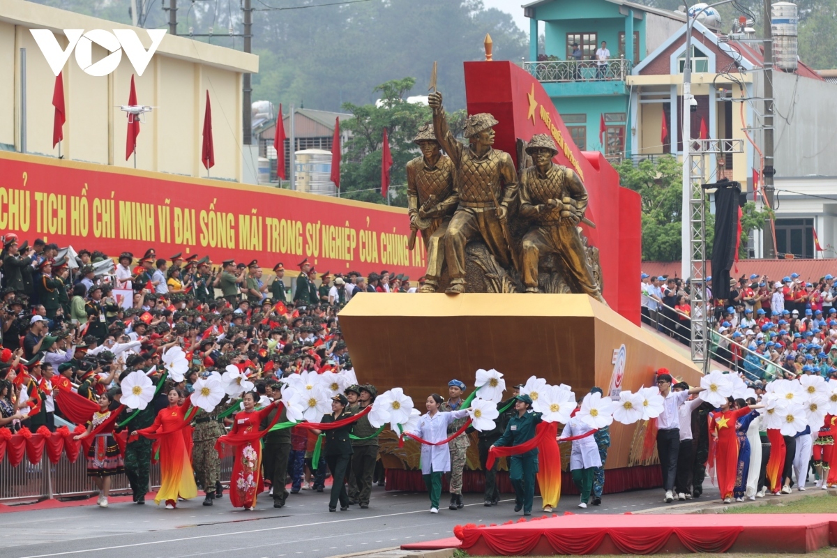 impressive images of grand military parade for dien bien phu victory celebration picture 5