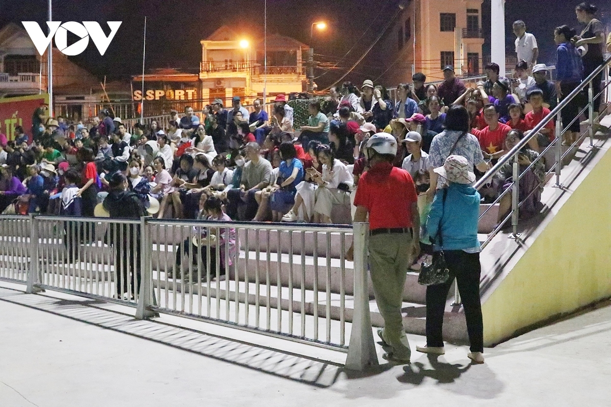 people spend sleepless night watching forces practice for victory day parade picture 4