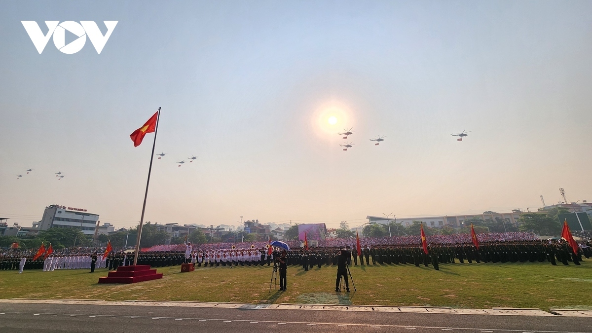 people spend sleepless night watching forces practice for victory day parade picture 8