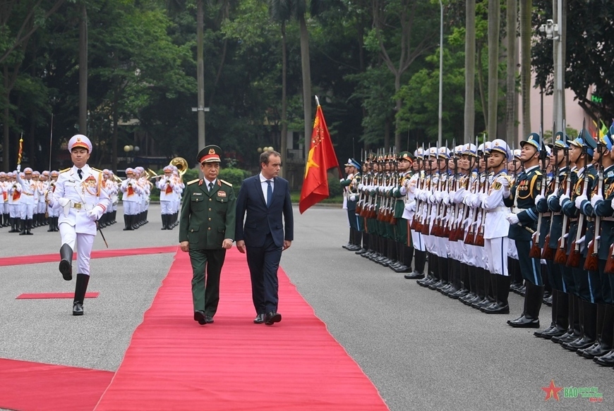 vietnam, france look to stronger defence cooperation picture 3