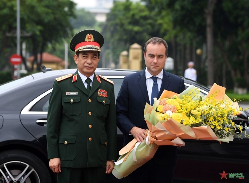 vietnam, france look to stronger defence cooperation picture 2