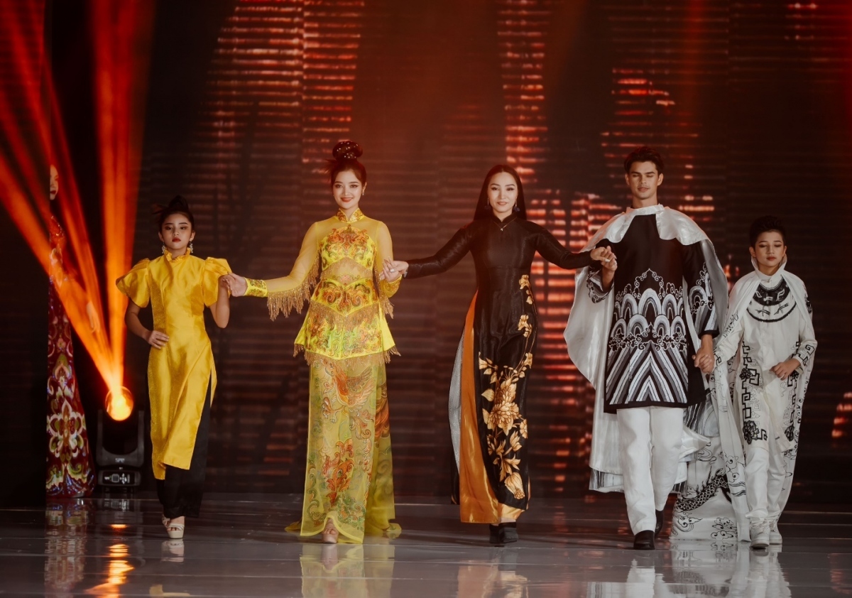 local designer promotes ao dai at bangkok kid international fashion week picture 1