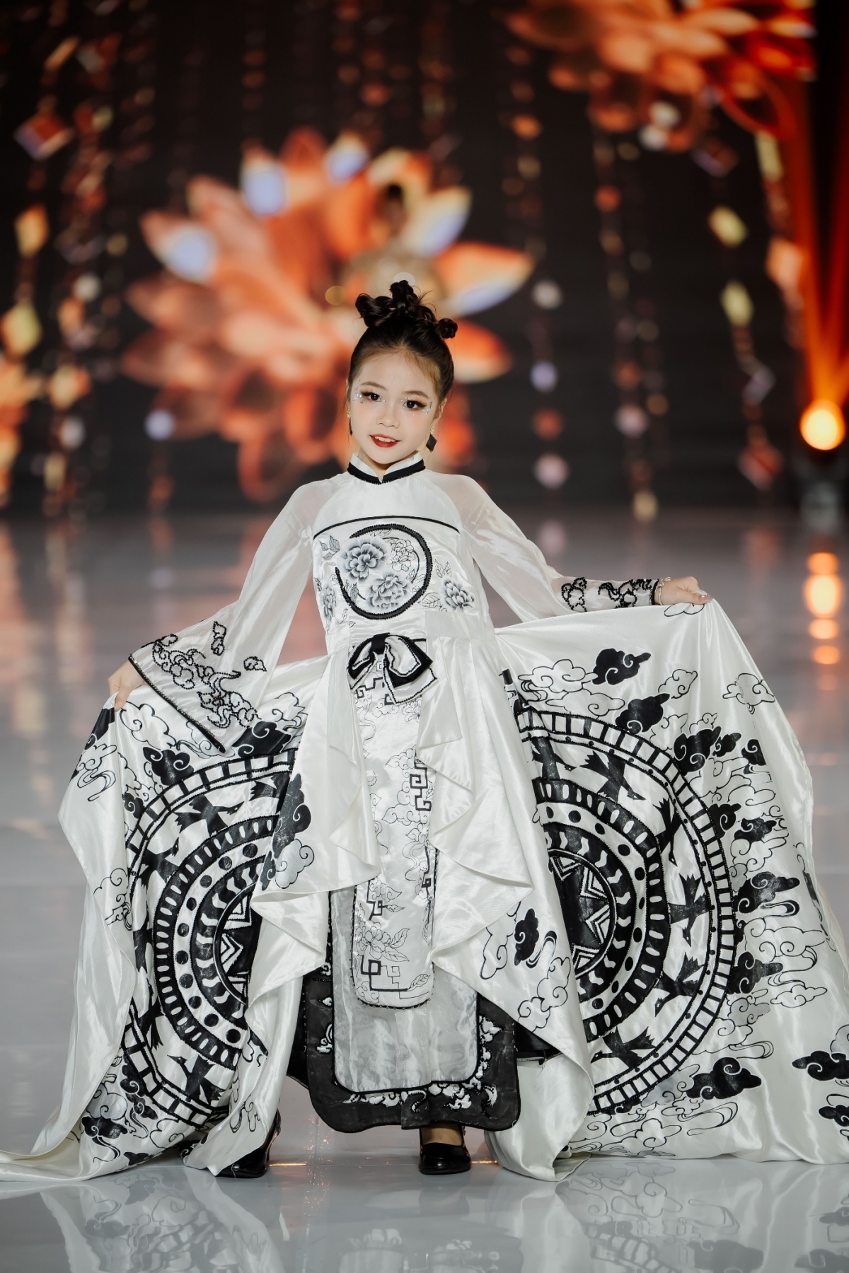local designer promotes ao dai at bangkok kid international fashion week picture 5