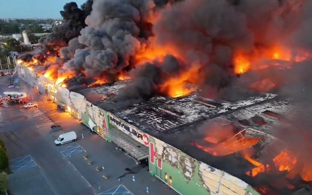 many vietnamese kiosks burned down in poland shopping centre fire picture 1 many vietnamese kiosks burned down in poland shopping centre fire picture 1