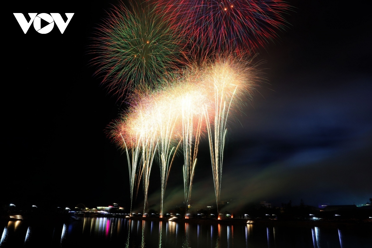 fireworks light up dien bien phu skies for victory day commemoration picture 1