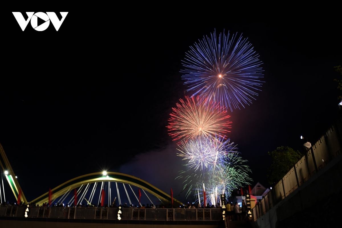 fireworks light up dien bien phu skies for victory day commemoration picture 4
