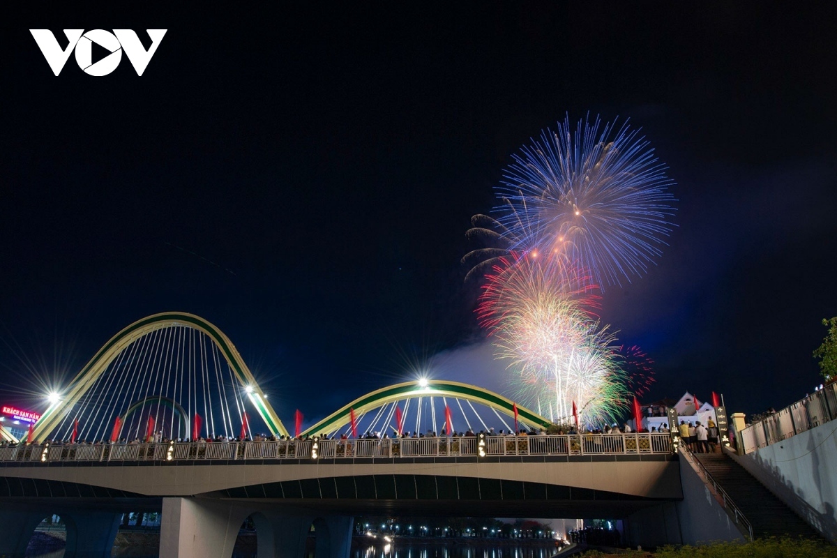 fireworks light up dien bien phu skies for victory day commemoration picture 5