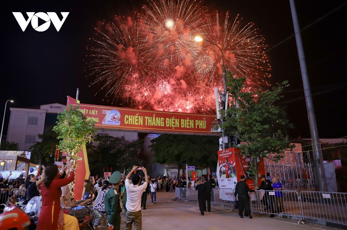 fireworks light up dien bien phu skies for victory day commemoration picture 6