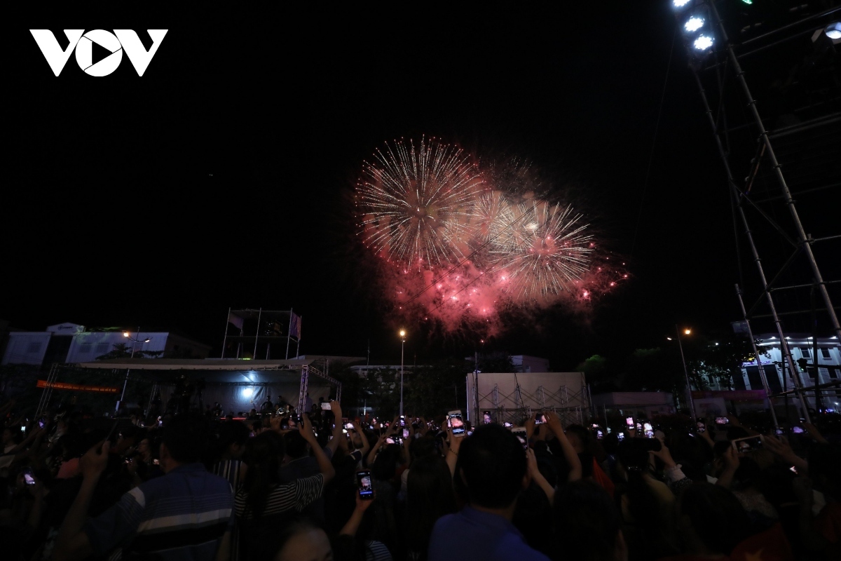 fireworks light up dien bien phu skies for victory day commemoration picture 7