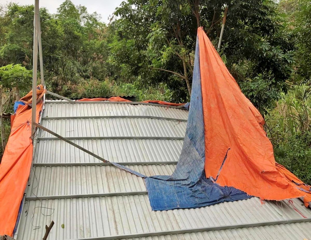 Gần 300 ngôi nhà ở Bắc Kạn hư hại do dông lốc trong đêm