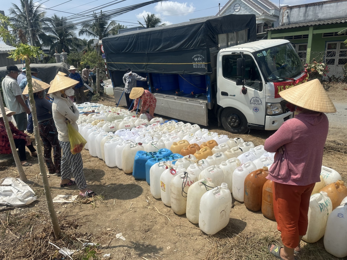 Vùng ĐBSCL “gồng mình” chống hạn mặn