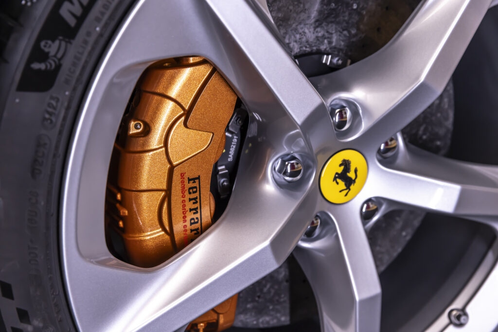 Khám phá Ferrari 12Cilindri mới ra mắt với động cơ V12 ấn tượng