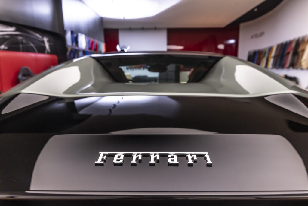Khám phá Ferrari 12Cilindri mới ra mắt với động cơ V12 ấn tượng