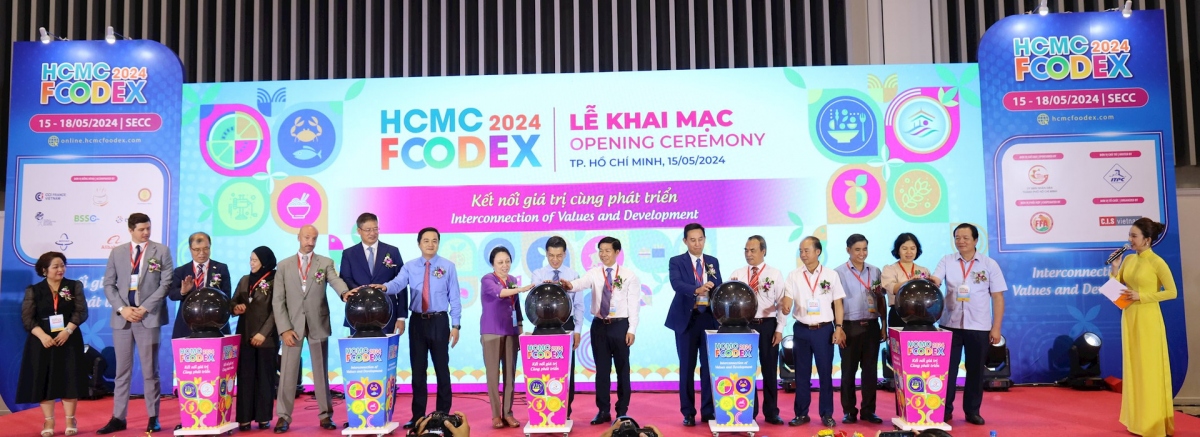 over 400 domestic, foreign firms attend international food industry exhibition picture 1