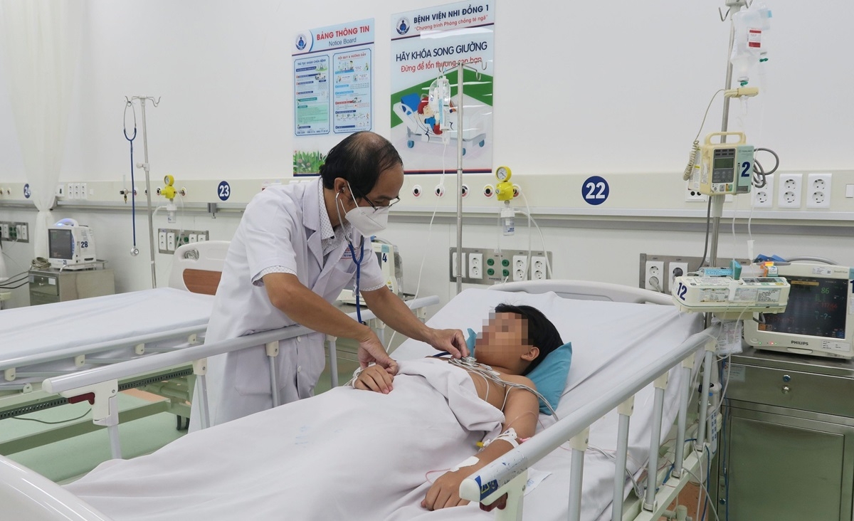 Nắng nóng kéo dài, nguy cơ ngộ độc thực phẩm từ thức ăn đường phố