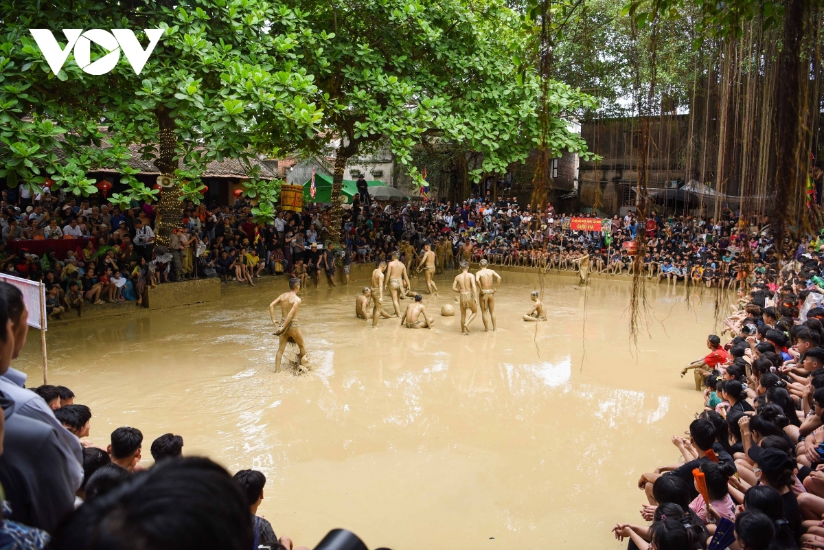 unique village mud ball wrestling festival prays for bumper crops picture 1