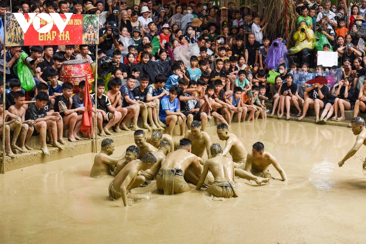 unique village mud ball wrestling festival prays for bumper crops picture 10