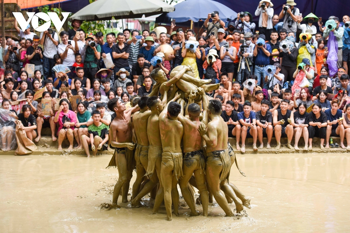 unique village mud ball wrestling festival prays for bumper crops picture 11