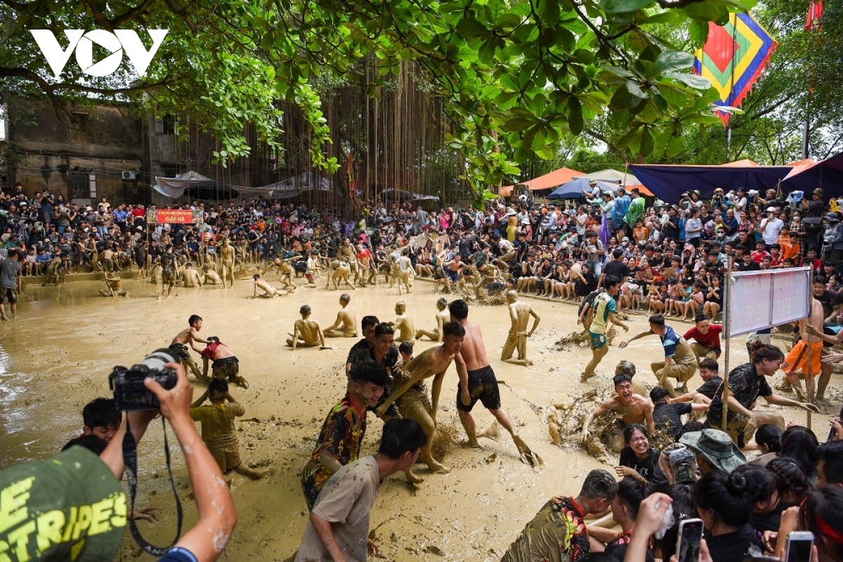 unique village mud ball wrestling festival prays for bumper crops picture 12