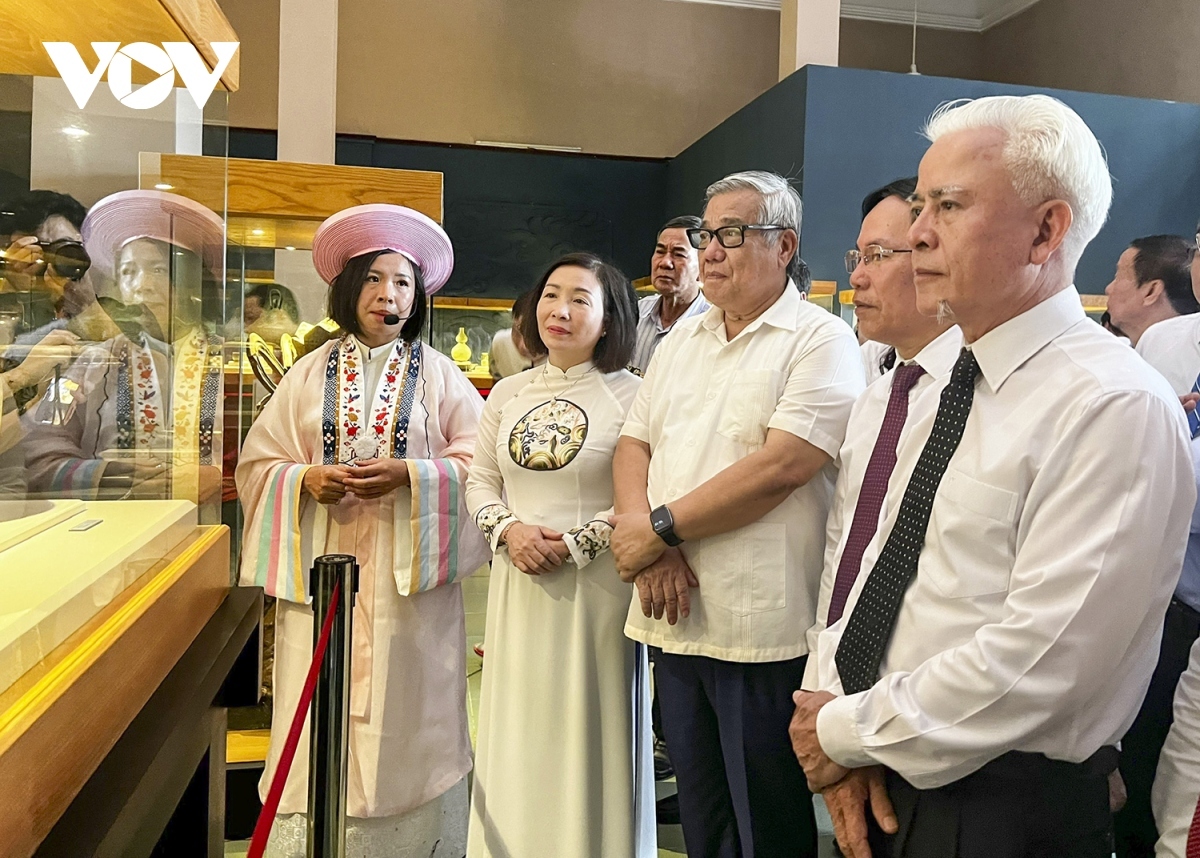 18 national treasures presented to public at hai phong museum picture 14