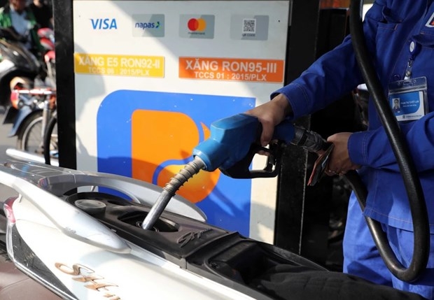 Petrol prices see mixed changes, oil prices down