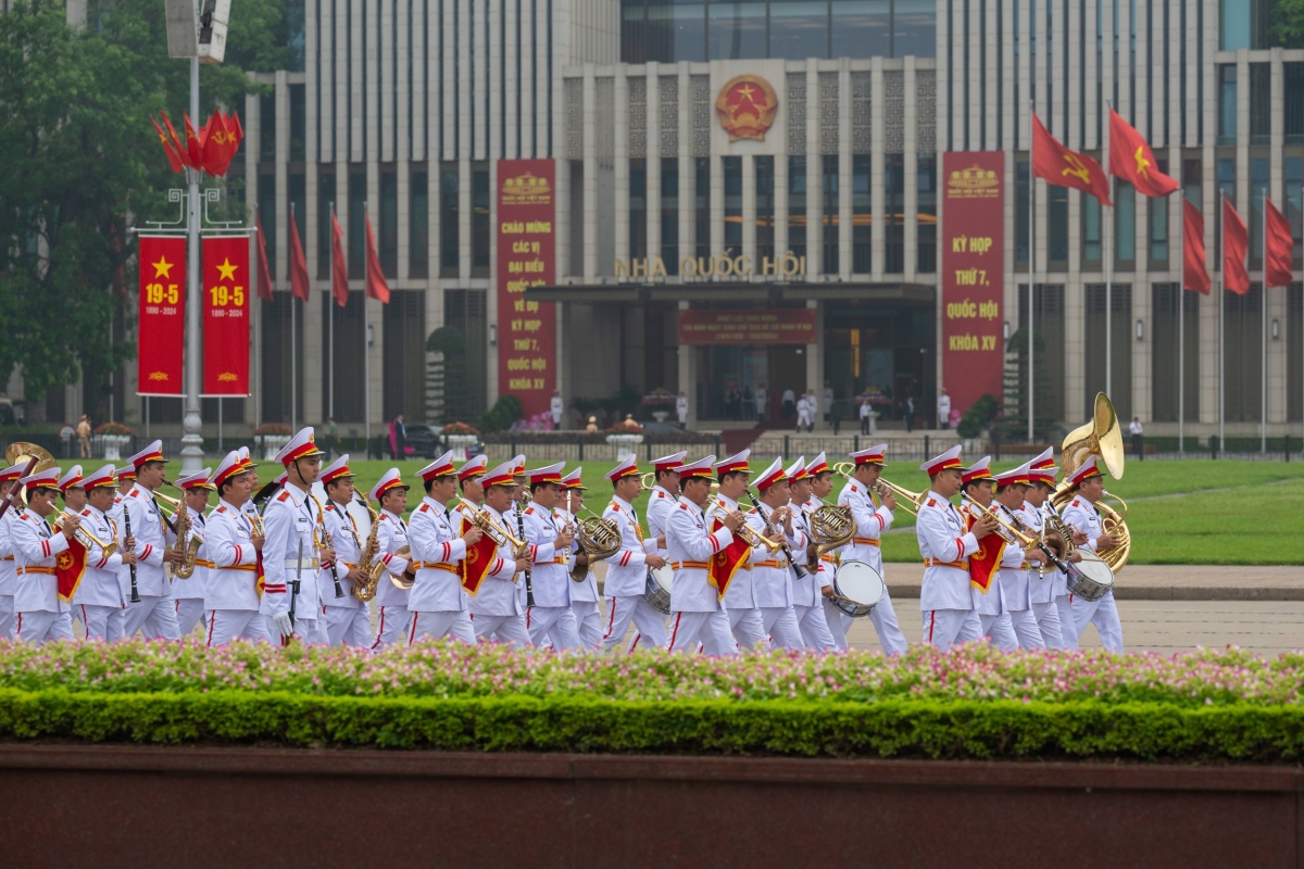 Dai bieu quoc hoi vao lang vieng chu tich ho chi minh truoc phien khai mac hinh anh 1