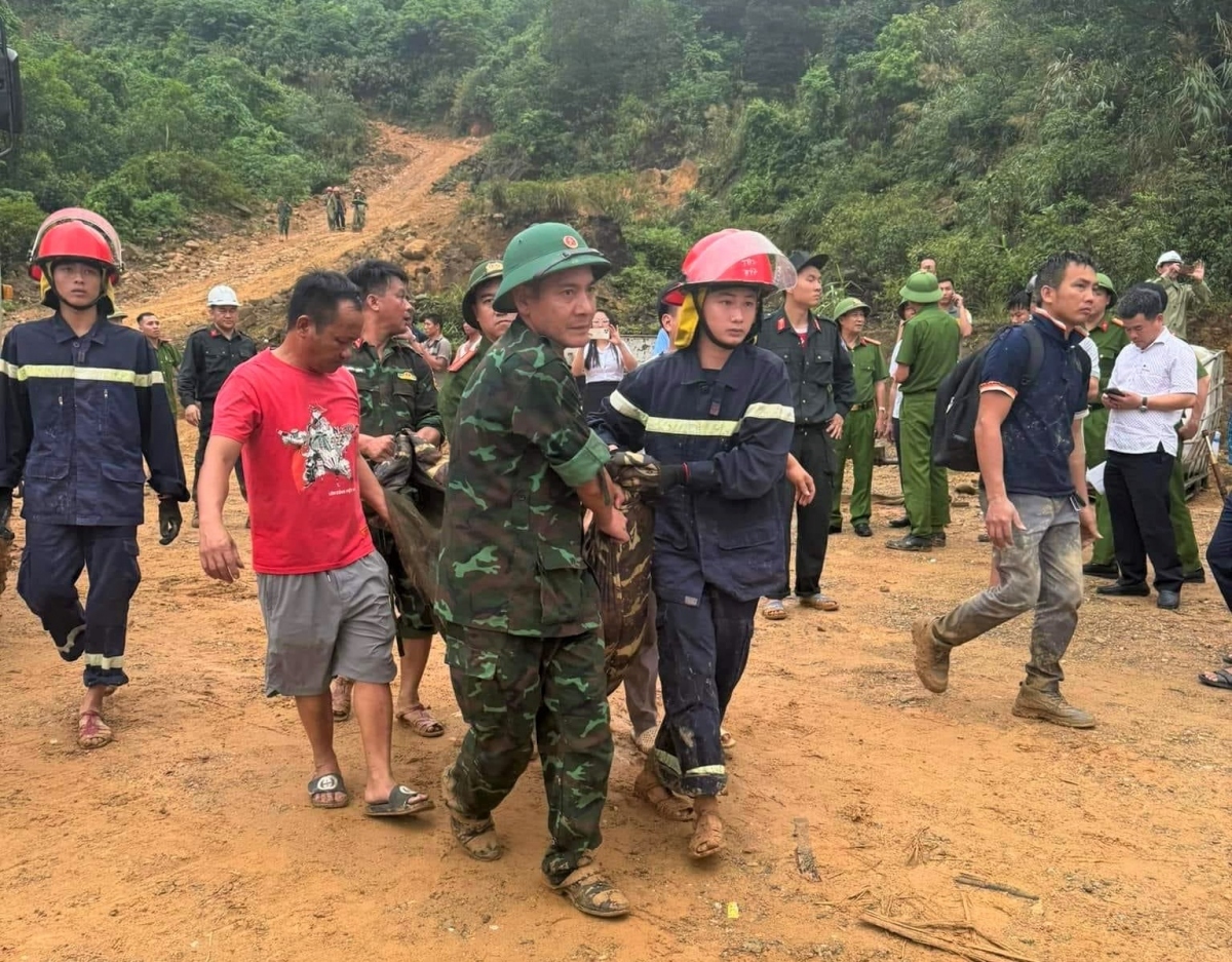 landslide kills three, injures four in ha tinh picture 1 landslide kills three, injures four in ha tinh picture 1