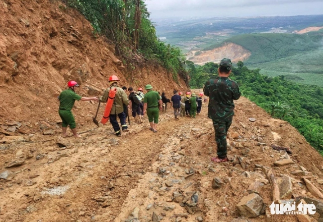 cong nhan trong vu sat lo dat o ha tinh ke lai giay phut sinh tu hinh anh 1