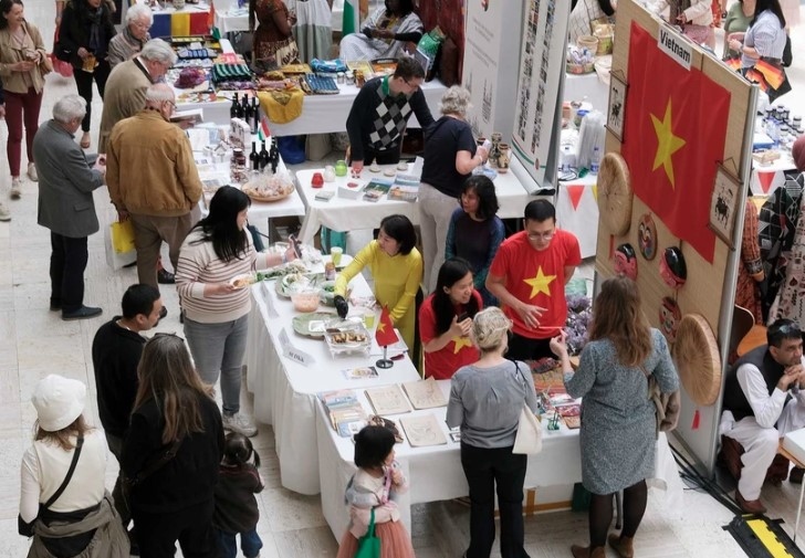 Vietnam attends fair to support Danish children’s fund