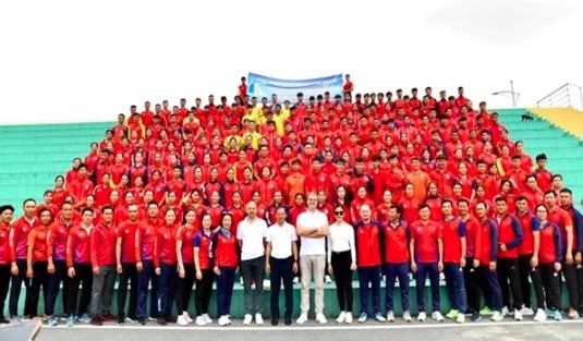 french ambassador encourages vietnamese rowers, canoeists ahead of olympics picture 1