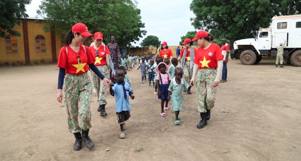 vietnam makes every effort to help global peacekeeping missions succeed picture 2