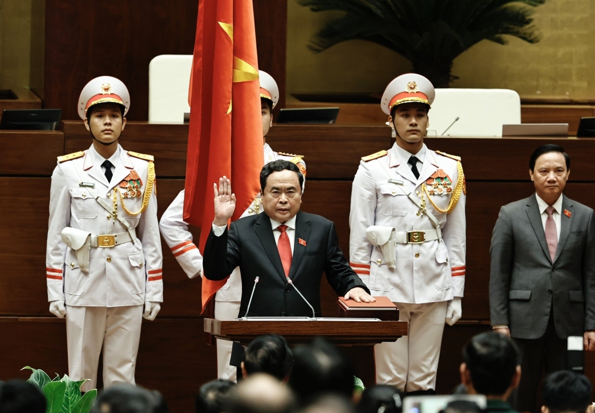 new national assembly leader takes the oath of office picture 1 new national assembly leader takes the oath of office picture 1