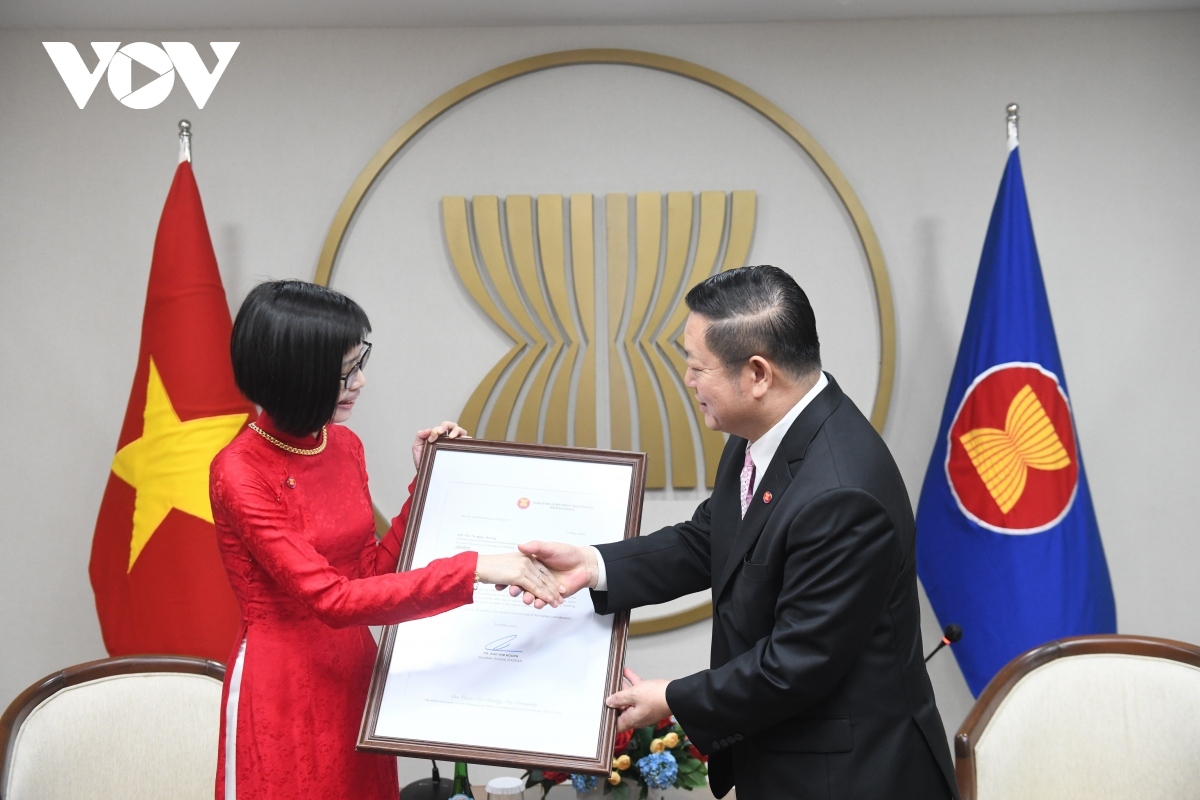 vietnamese ambassador presents letter of credence to asean secretary general picture 1