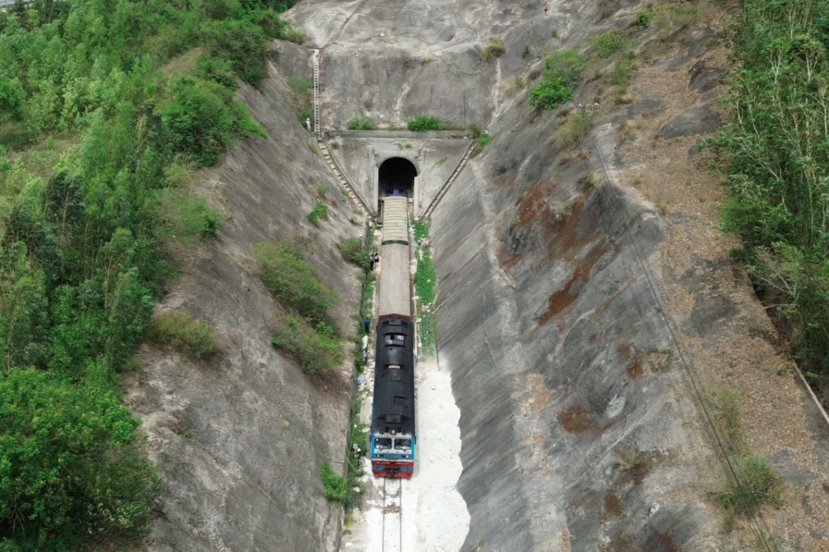 north-south rail line resumes after 10-day closure due to tunnel landslides picture 1