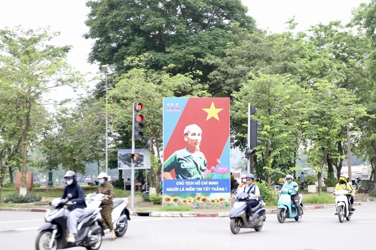 hanoi streets brilliantly decorated for president ho chi minh s birthday celebrations picture 1