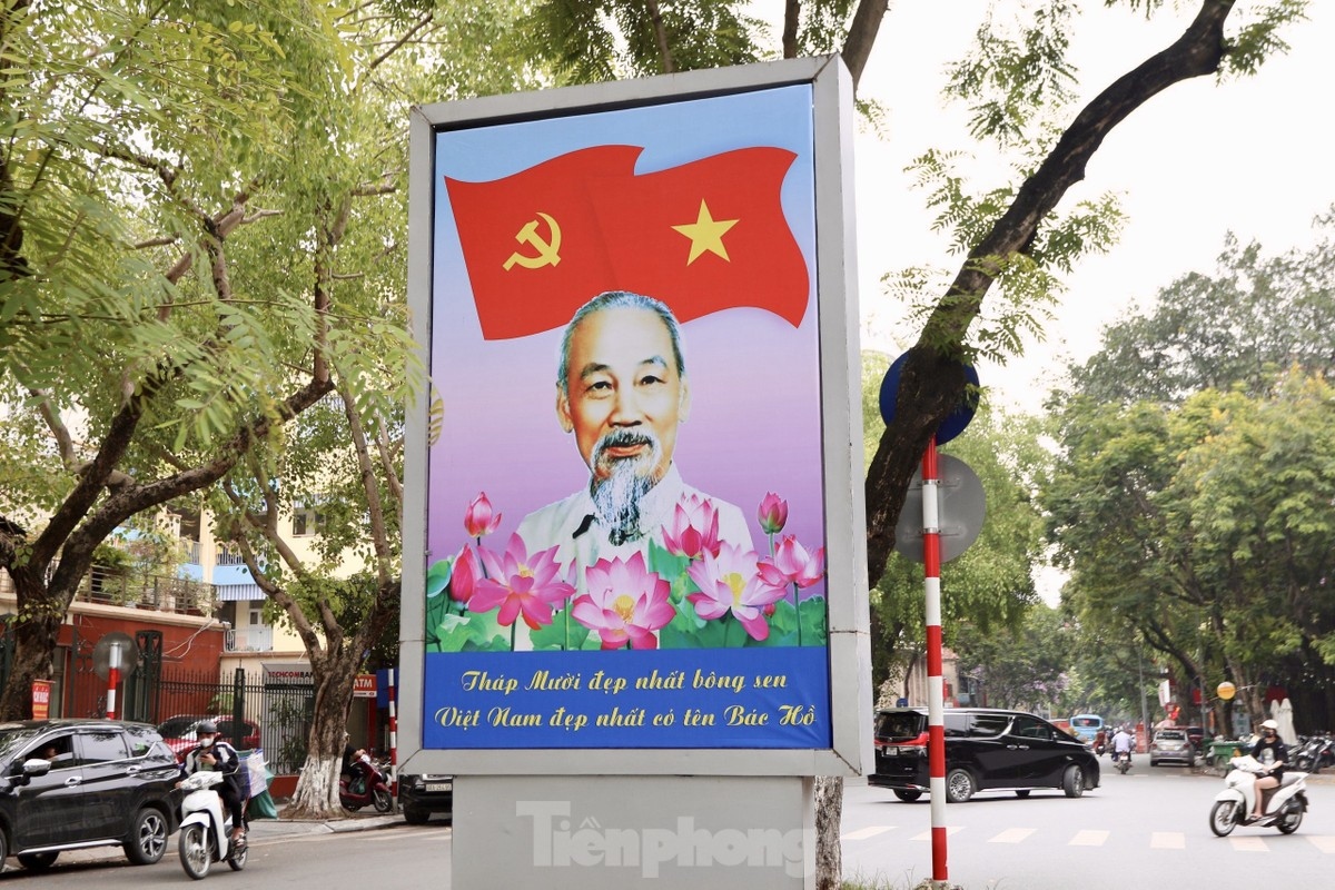 hanoi streets brilliantly decorated for president ho chi minh s birthday celebrations picture 2