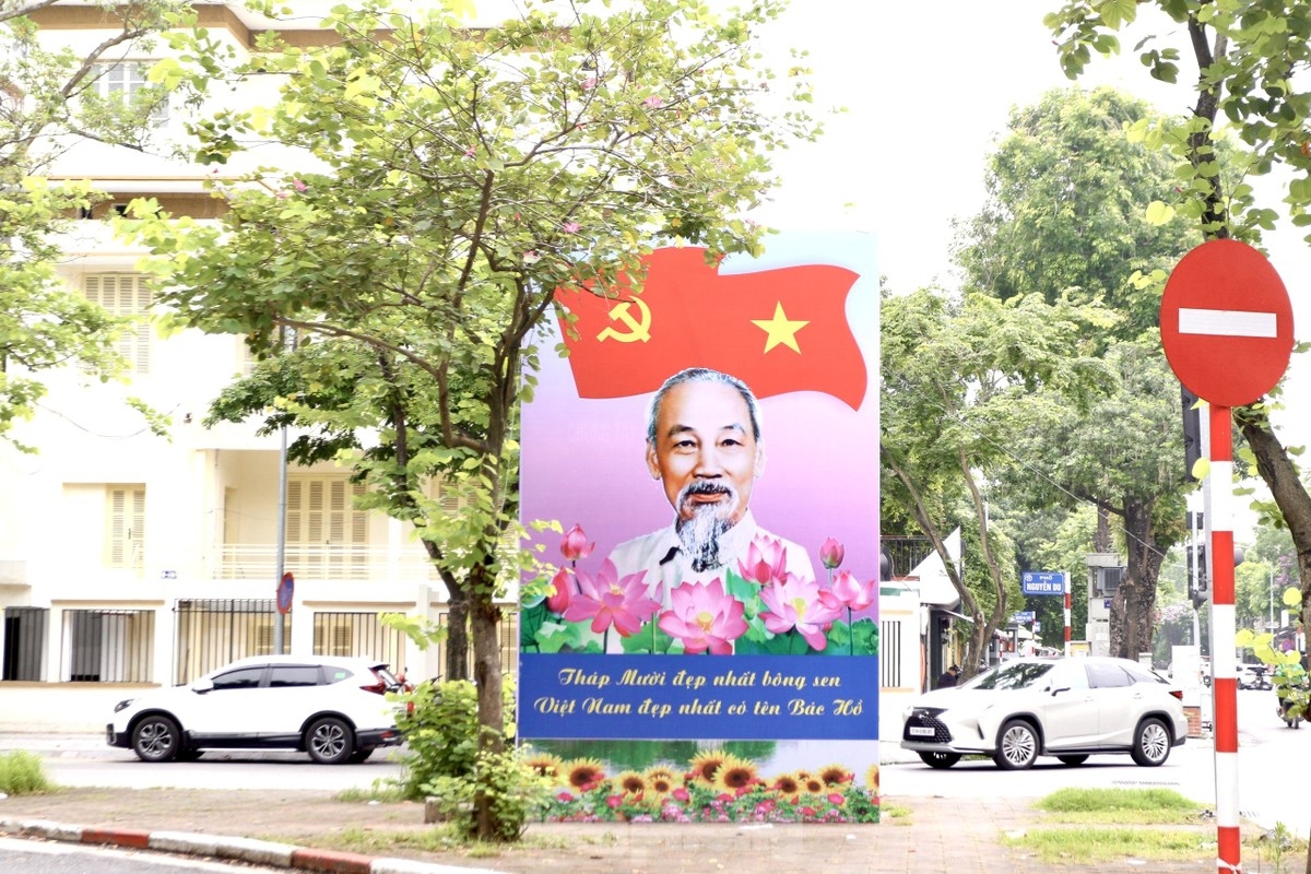 hanoi streets brilliantly decorated for president ho chi minh s birthday celebrations picture 5