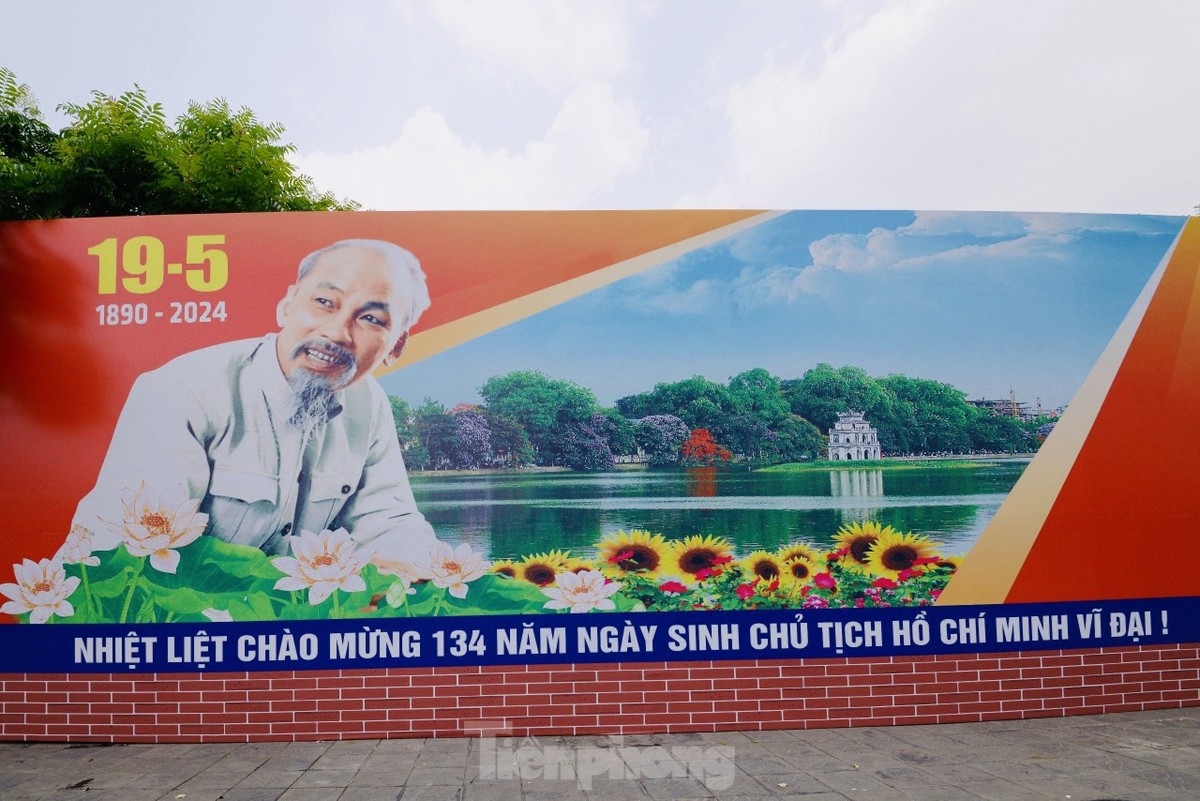 hanoi streets brilliantly decorated for president ho chi minh s birthday celebrations picture 6